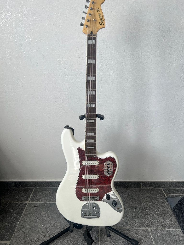 Squier Vintage Modified Bass VI (Olympic White) - 6 cordes, Enlèvement, Comme neuf, Électrique, 6 cordes