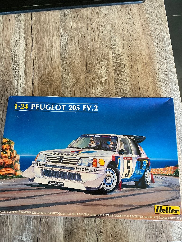 Peugeot 205 EV.2 Heller 1:24, Ophalen of Verzenden, Nieuw, Auto, Overige merken