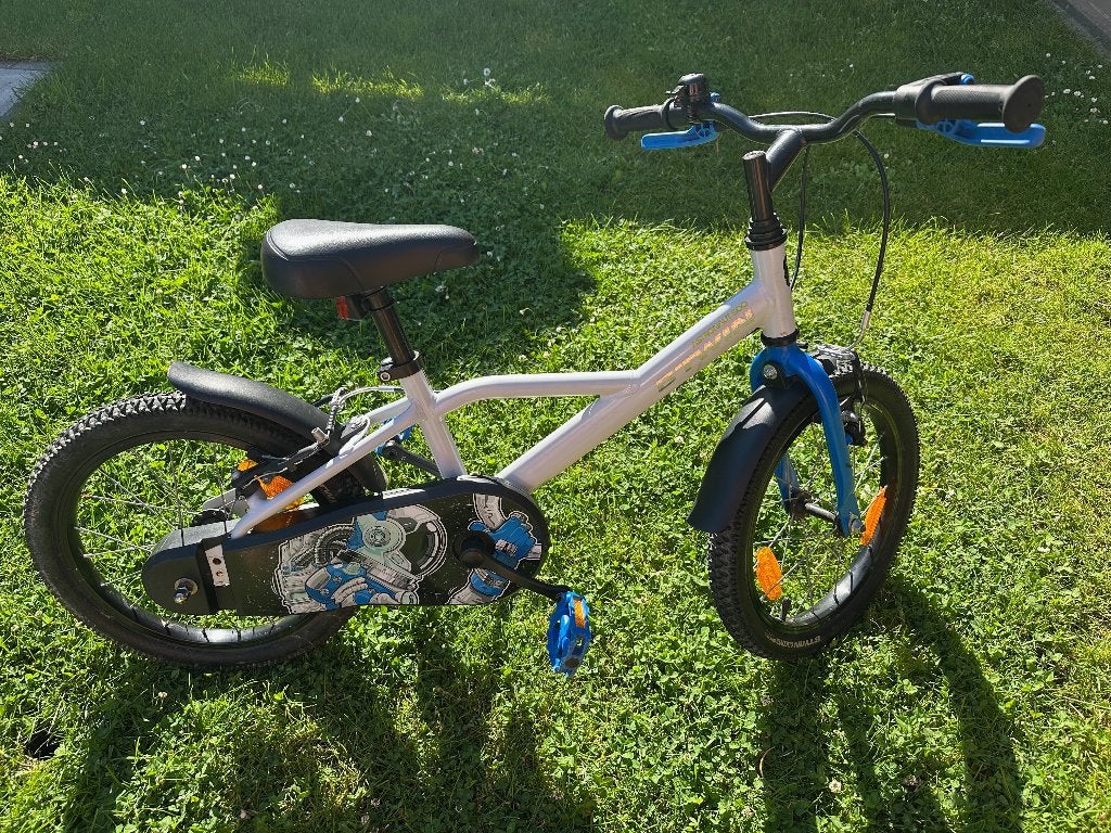 B'Twin Jongensfiets 16 inch ASTRONAUT, Fietsen en Brommers, Ophalen, Velgrem, Handrem, Zo goed als nieuw