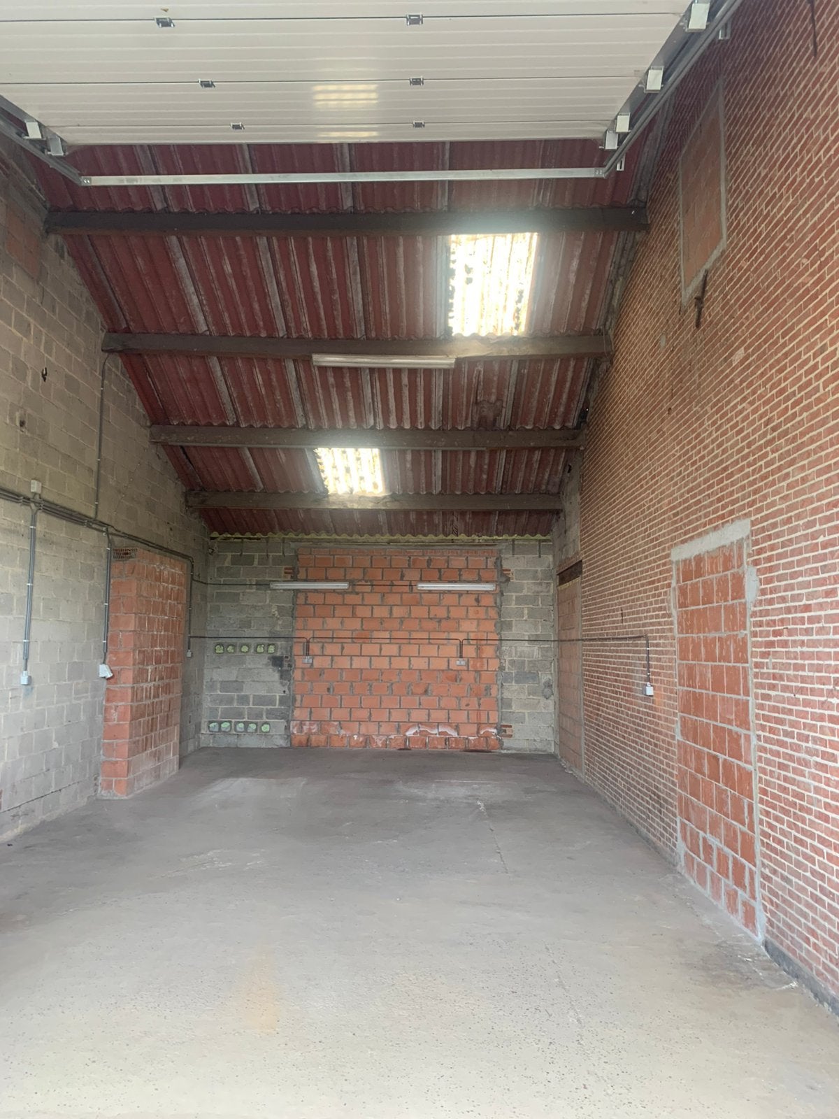 Loods / opslagruimte / garage TE HUUR