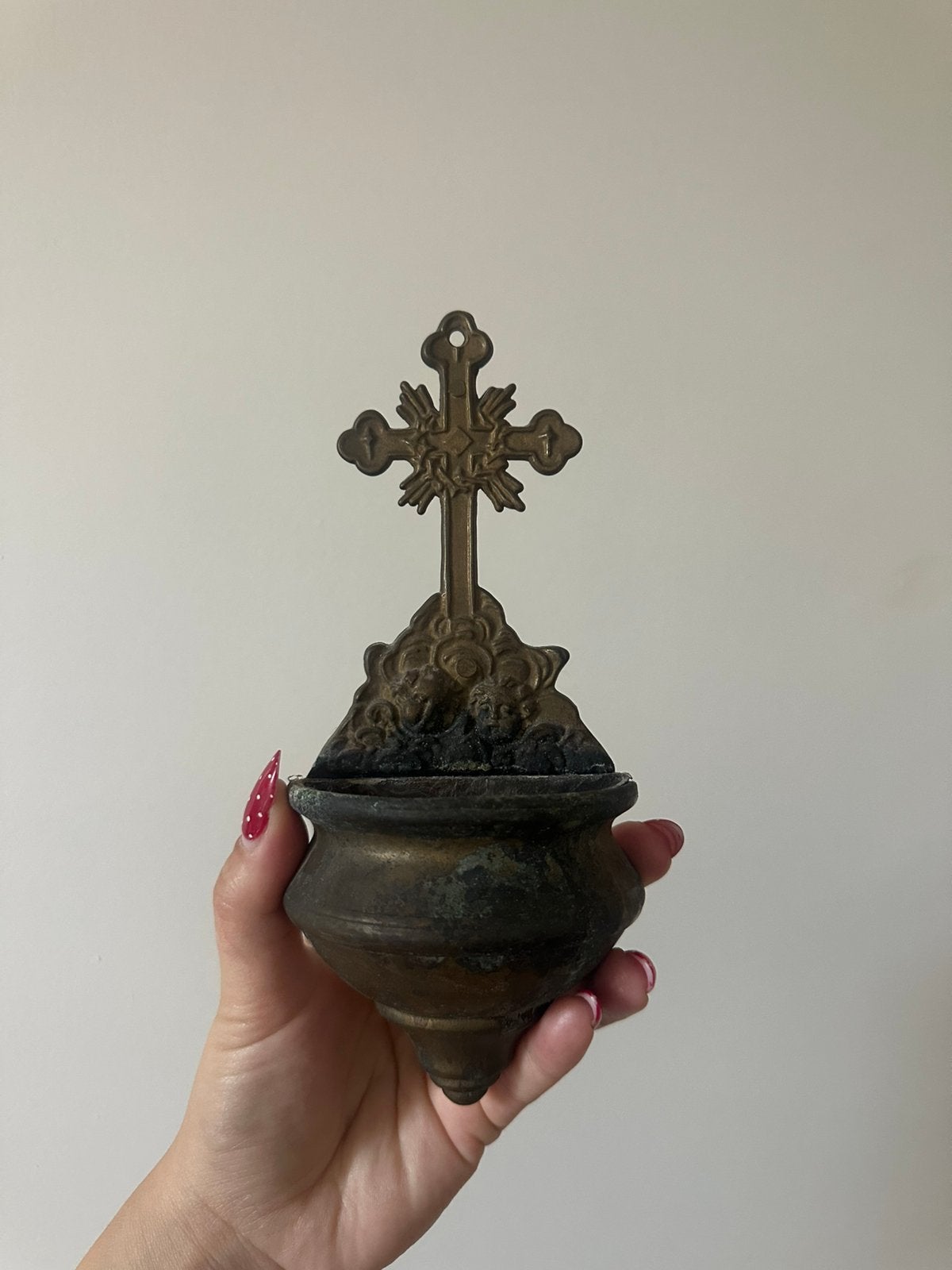 Antiek massief messing/brons wijwatervat met kruis, Ophalen of Verzenden