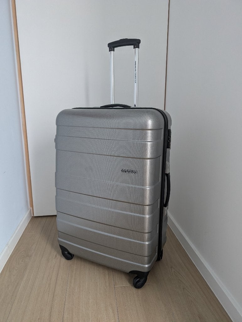 American tourister - 77x49x31 cm - type spinner, Hard kunststof, 45 tot 55 cm, Zo goed als nieuw, 70 cm of meer