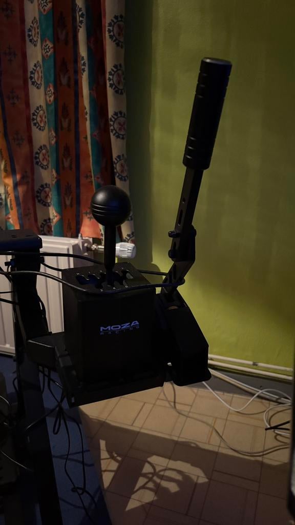 Sim racing moza r12 pratiquement neuf, Volant de course, Comme neuf, Enlèvement, Pliable