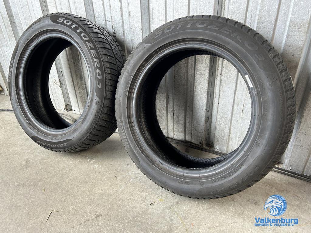 7mm! Winterbanden 205/60R17 Pirelli Sottozero 3, Auto-onderdelen, Banden en Velgen, Band(en), Winterbanden, 17 inch, 205 mm, Personenwagen