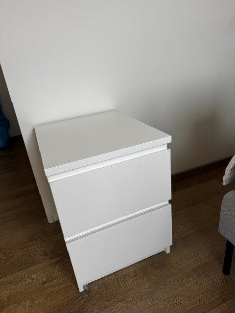 Wit Ikea nachtkastje met 2 schuifjes, Gebruikt, Minder dan 45 cm, Hout, 55 tot 70 cm
