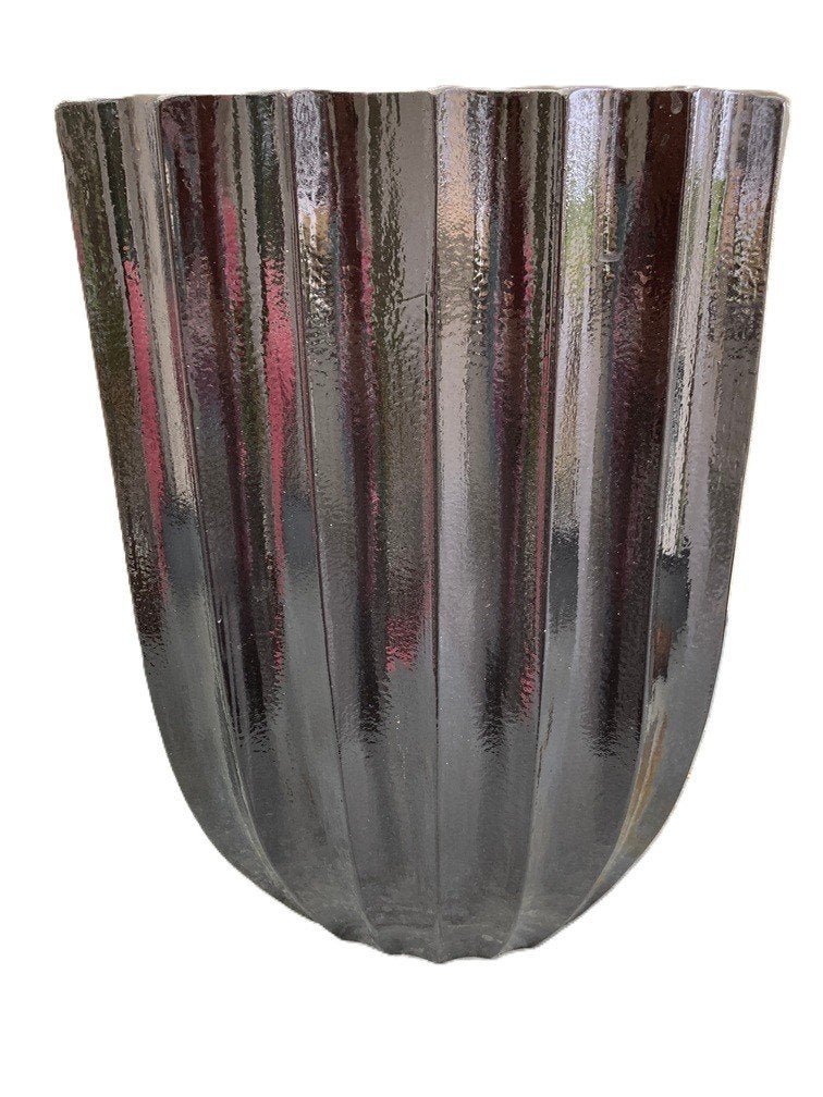 RIBBELVAAS STATIGE ZWARTE VAAS H40 B30 D13,5 cm NIEUW, Maison & Meubles, Accessoires pour la Maison | Vases, Neuf, Pierre/céramique