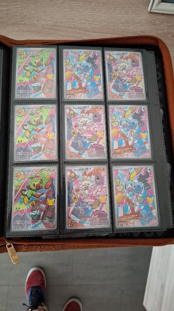 Pokémon First Partner Series 2 – 3x Complete Set, Hobby en Vrije tijd, Verzamelkaartspellen | Pokémon, Nieuw, Meerdere kaarten