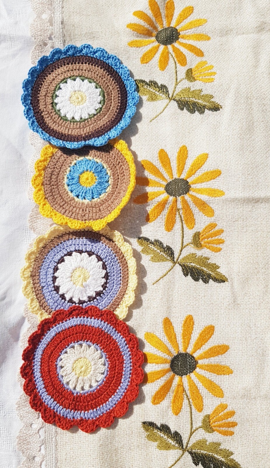 Lot 4 napperons/sous-verres/sous-tasses ( faits main), Neuf, Multicolore, Enlèvement ou Envoi, Sous-verre