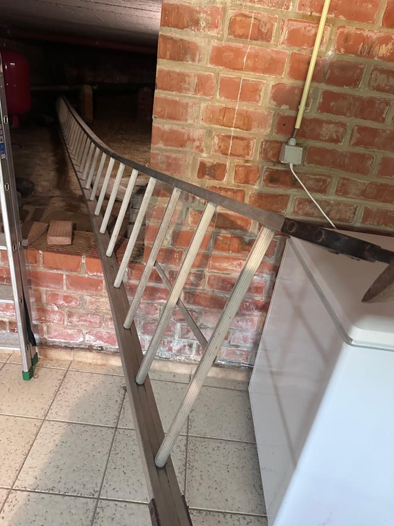 Lange ladder in 1 stuk 8m, Doe-het-zelf en Bouw, Ladders en Trappen, Ophalen, Zo goed als nieuw, Ladder