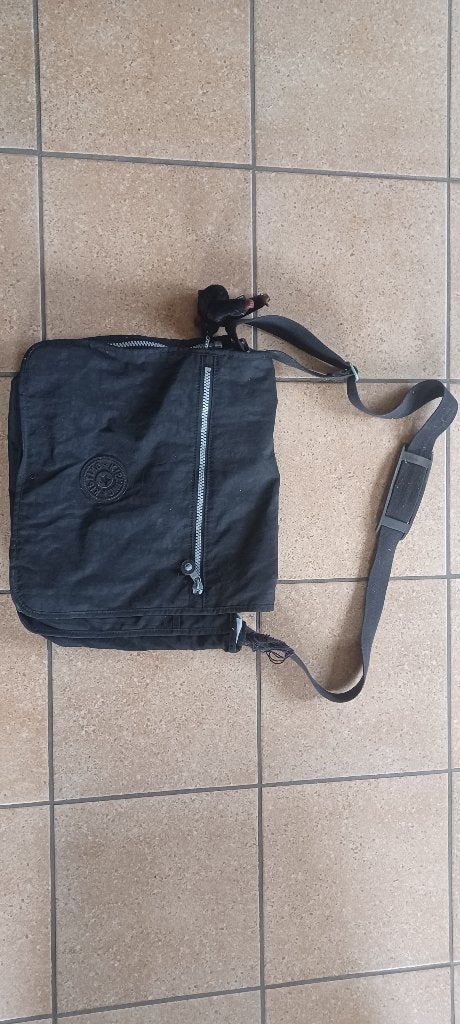 Malette sac bandoulière kipling, Bijoux, Sacs & Beauté, Sacs | Sacs à bandoulière, Enlèvement ou Envoi, Utilisé, Noir, Kipling