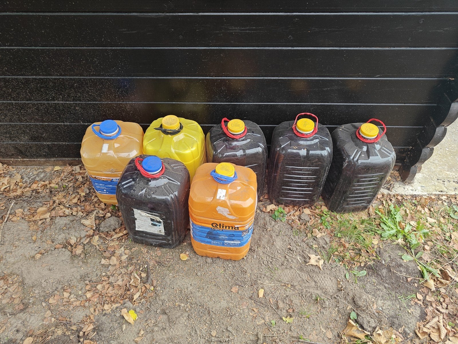 7 lege petroleum jerrycans gratis, Ophalen
