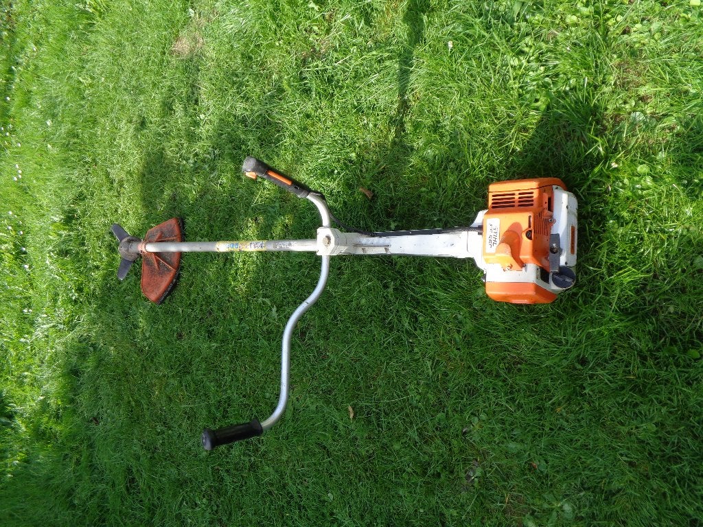 Stihl FS 550 bosmaaier met mes draadbol en harnas, Tuin en Terras, Ophalen