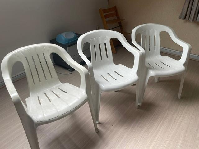 Drie terrasstoelen, Tuin en Terras, Ophalen, Gebruikt, Kunststof, Stapelbaar