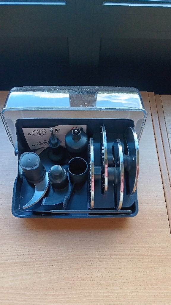 Magimix foodprocessor CS4200XL  box met onderdelen set, Elektronische apparatuur, Keukenmixers, Ophalen of Verzenden, Nieuw