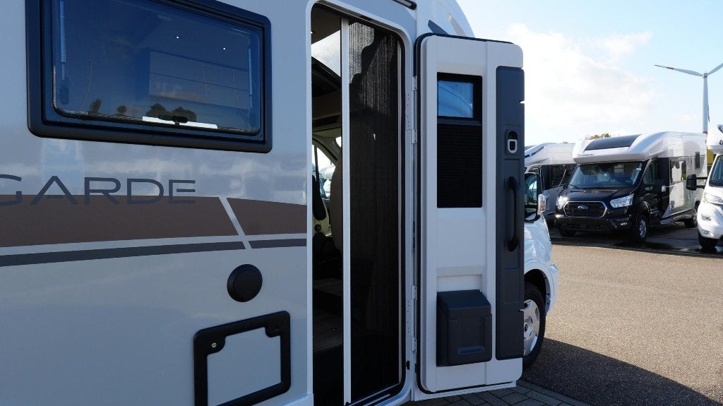 M Louis Avantgarde 331 Slim, Caravans en Kamperen, Mobilhomes, Particulier, tot en met 4, Half-integraal, Ford, Ford, 5 tot 6 meter
