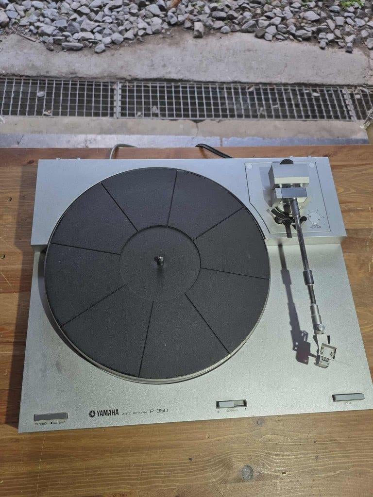 YAMAHA P350 - Platine tourne-disques - Audio Technica, TV, Hi-fi & Vidéo, Tourne-disques, Enlèvement ou Envoi, Utilisé, Tourne-disque