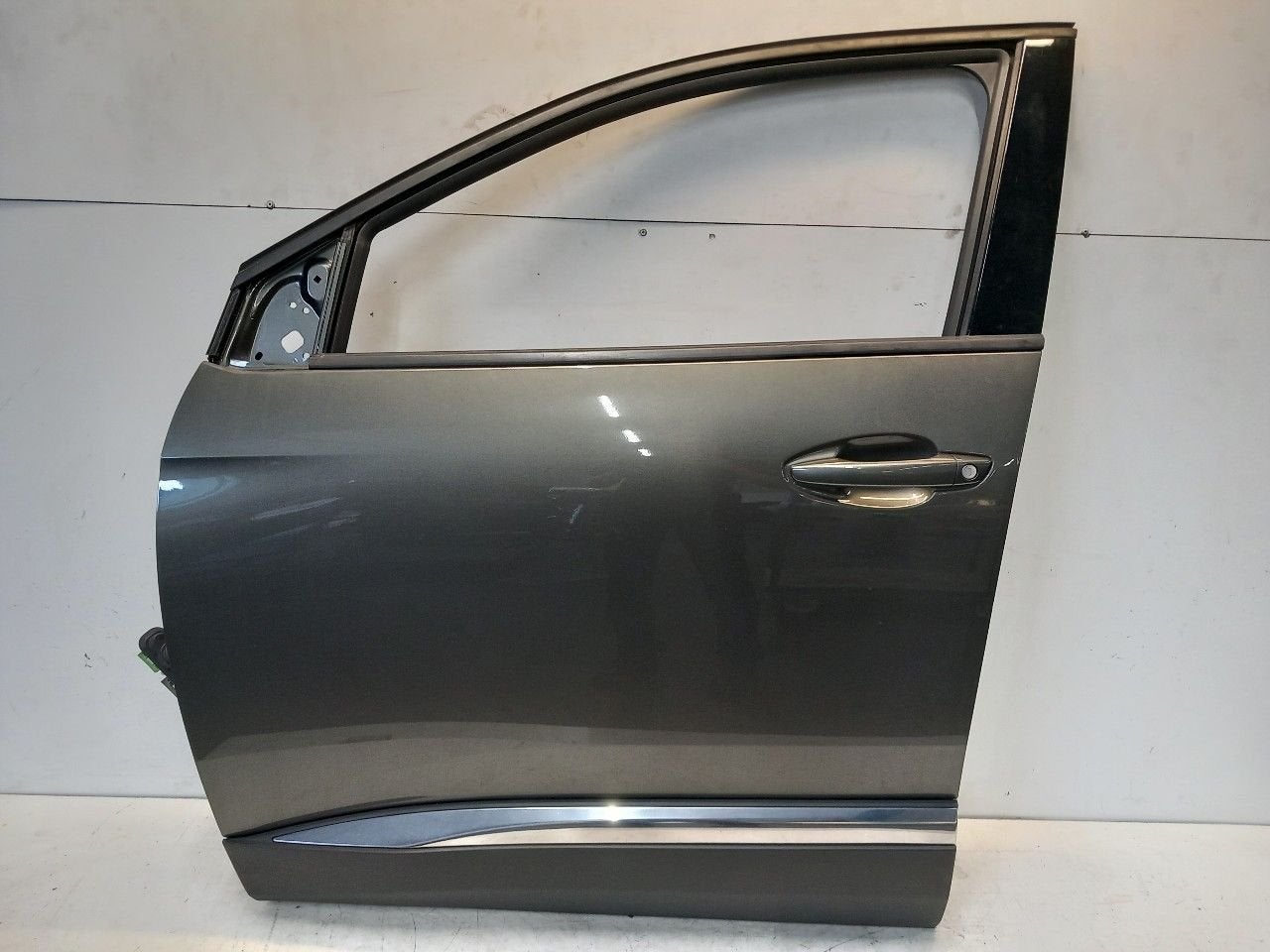Portier links voor Peugeot 3008, Onderdelen@venauto.nl, Van der Ven Autorecycling B.V., Gebruikt, Ettenseweg 76, 4706 PB Roosendaal, The Netherlands