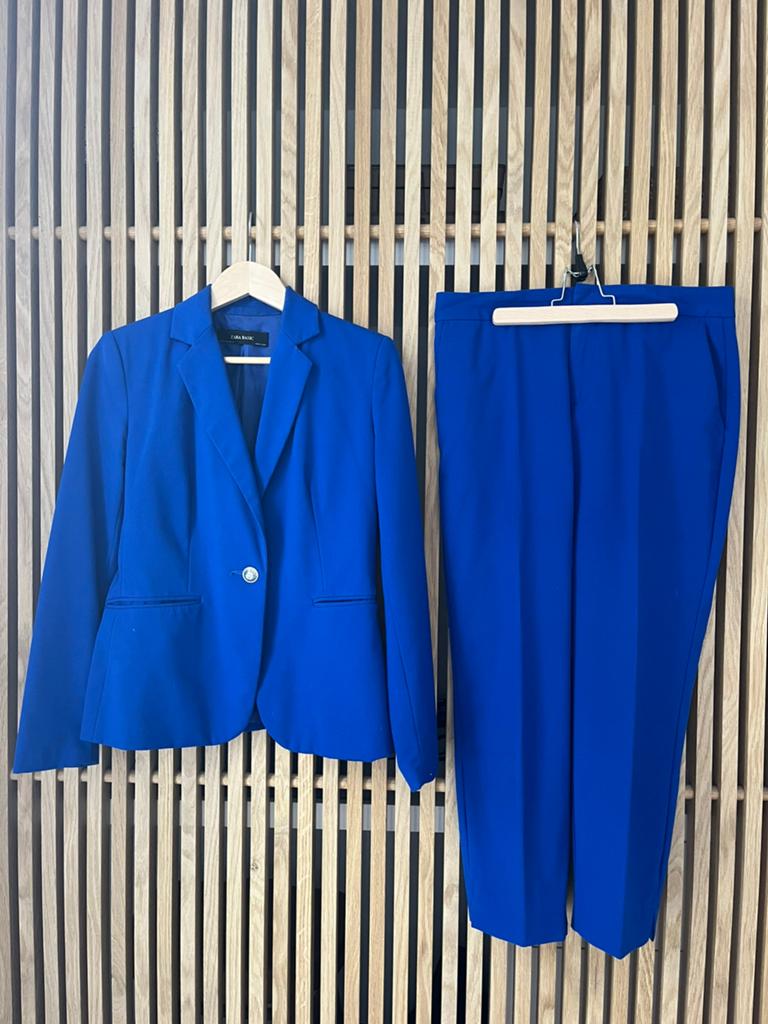 Fel blauw dames kostuum maat 38 Zara, Kleding | Dames, Maat 38/40 (M), Kostuum of Pak, Blauw, Ophalen of Verzenden
