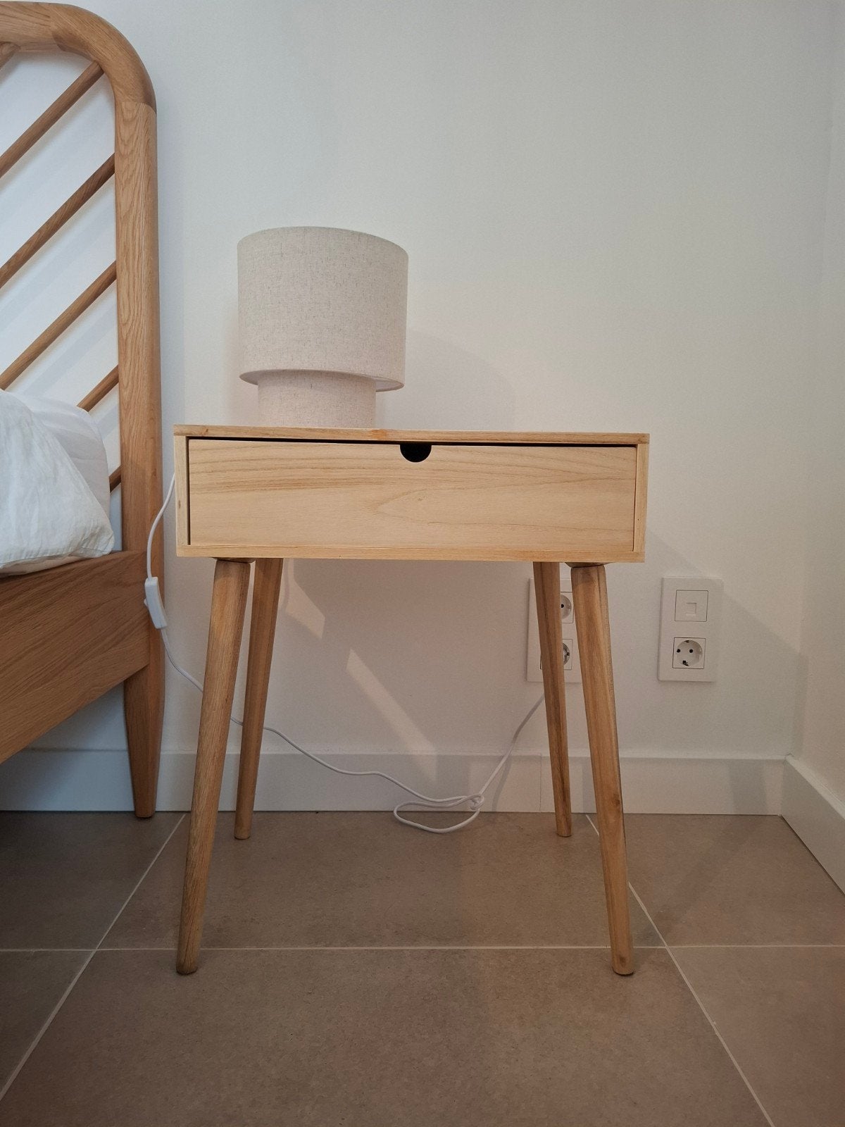 Nouvelle table de chevet - toujours dans son emballage - boi, Maison & Meubles, Neuf, Enlèvement, Bois, 45 à 65 cm