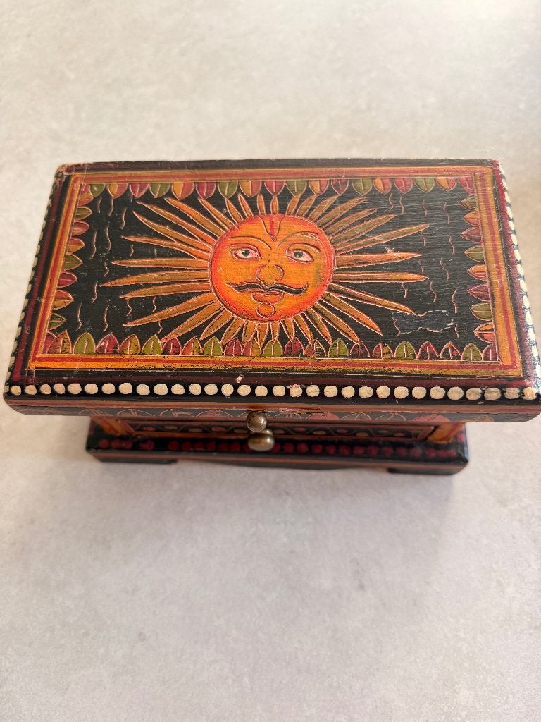 Boîte à bijoux d’inde, Enlèvement