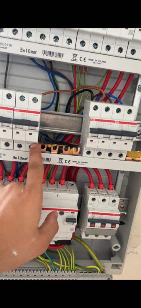 Dépannage Électrique & Électroménager – Intervention rapide, Bijoux, Sacs & Beauté, Broches, Enlèvement ou Envoi, Comme neuf