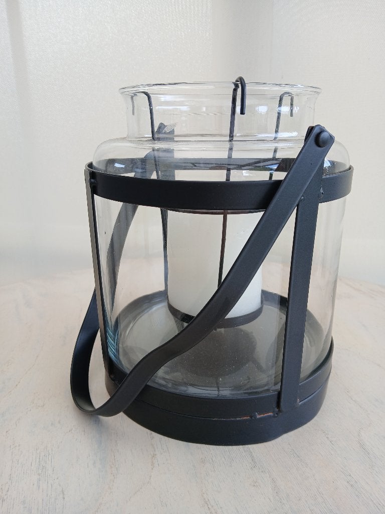 NIEUW. Zwaar glazen windlicht in metalen behuizing., Huis en Inrichting, Woonaccessoires | Kandelaars en Kaarsen, Ophalen, Nieuw