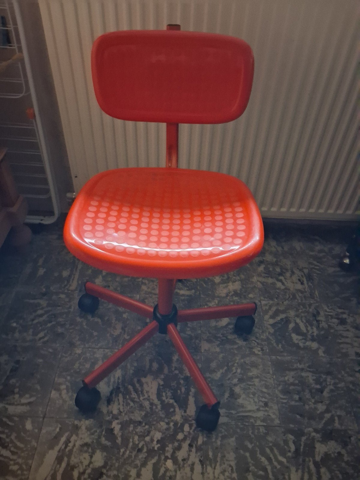 mooie rode beurostoel, Ophalen