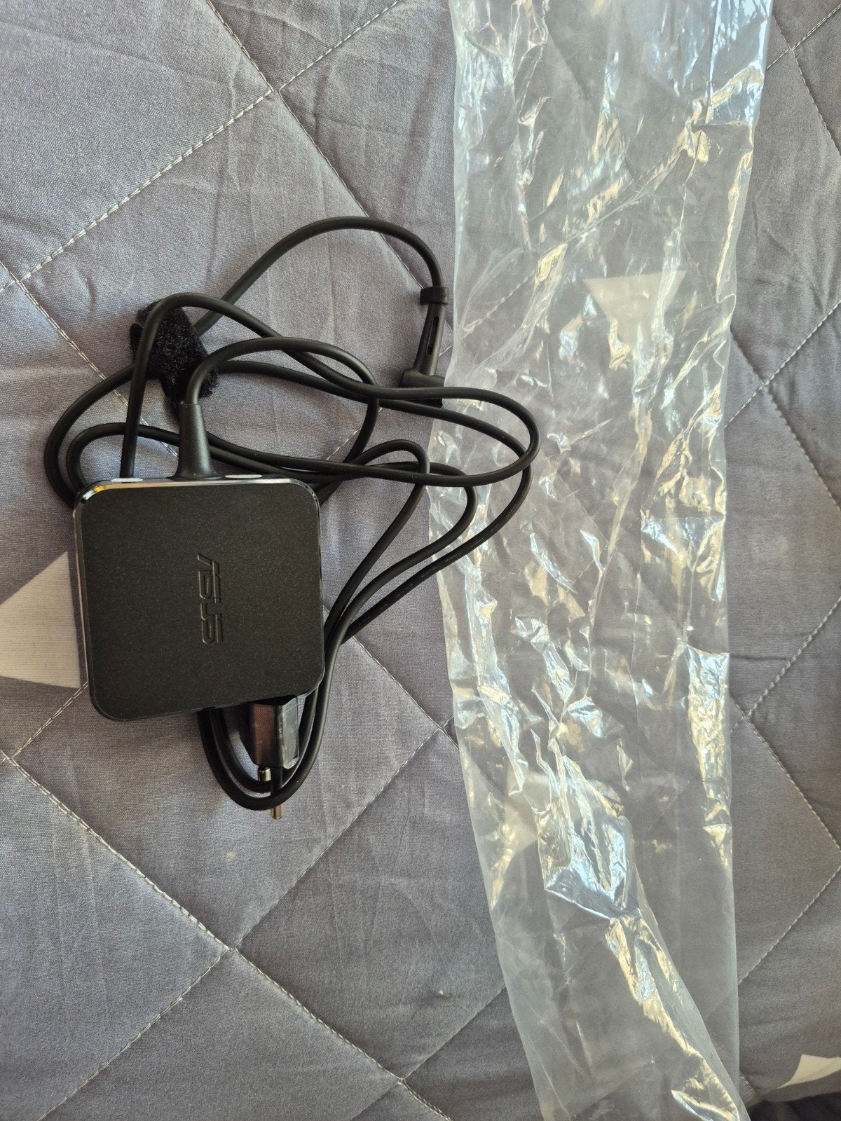 nieuw Asus laptop lader, Informatique & Logiciels, Chargeurs d'ordinateur portable, Enlèvement ou Envoi