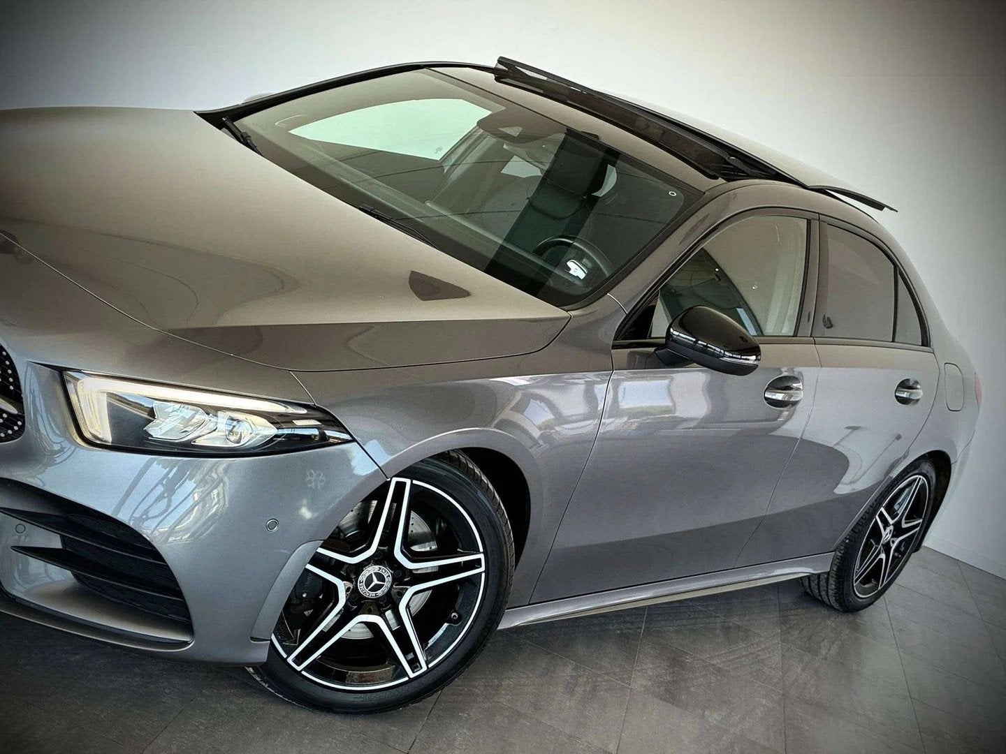 Mercedes-Benz A-CLASS 220 PACK AMG-COCKPIT-GPS-T.O-CUIR-CAME, Auto's, Mercedes-Benz, 4 deurs, Gebruikt, 4 cilinders, Leder