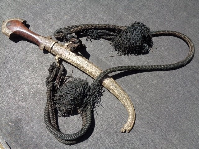 Koummya dolk met schede, totale lengte 42 cm. , kwaliteit, Antiek en Kunst, Kunst | Niet-Westerse kunst, Wapen, Afrika, 42 cm