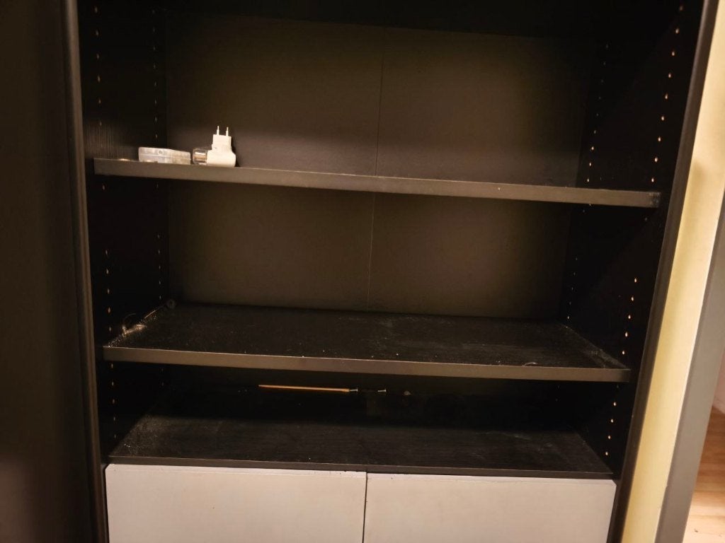 Opbergkast / boekenkast met 2 deuren – Zwart en grijs, Huis en Inrichting, Ophalen, 50 tot 100 cm, 150 tot 200 cm, 25 tot 50 cm