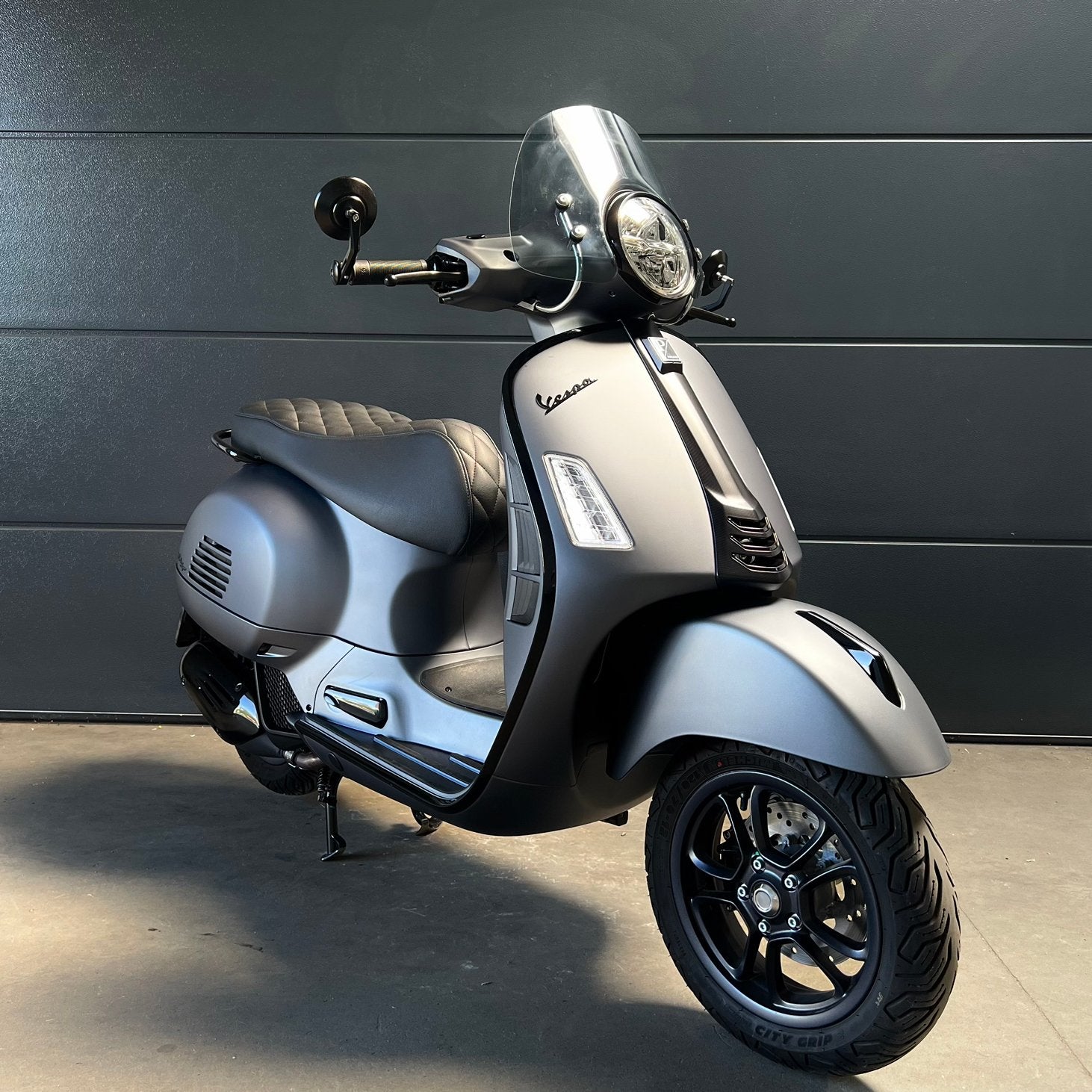 Vespa GTS 125 Super Sport 03/2026 -Grigio Matt Custom -791km, Motos, ABS, Scooter, Entreprise, Occasion