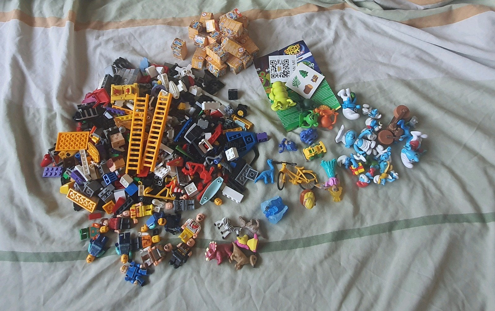 blocs de construction, jouets, schtroumpfs, Kinder Surprise,, Enlèvement
