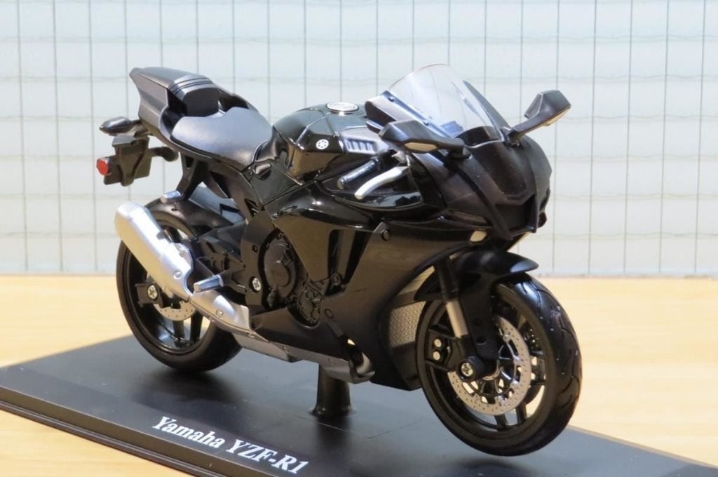 Yamaha YZF-R1 1:12 blk 32723, Enlèvement ou Envoi, Neuf, 1:9 à 1:12, Moteur