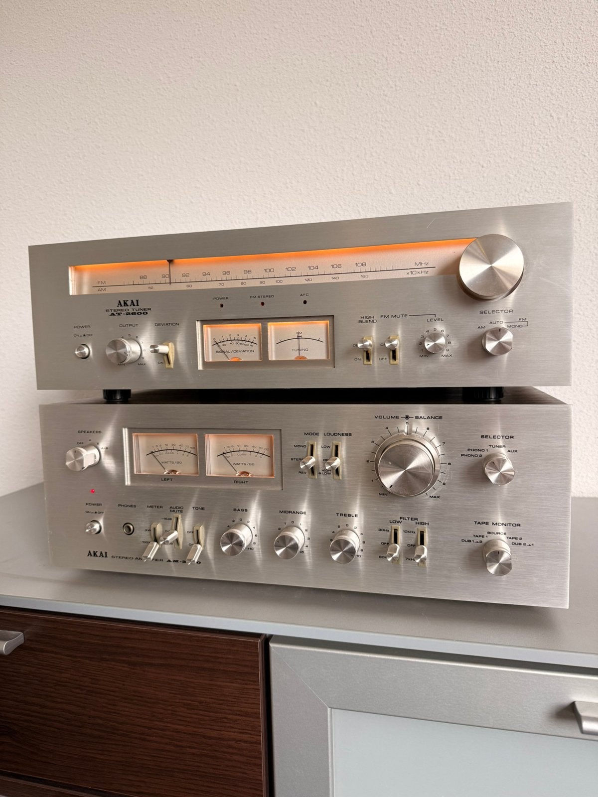 Akai AM 2850 et AT 2650 en parfait état, Enlèvement, Comme neuf, Akai