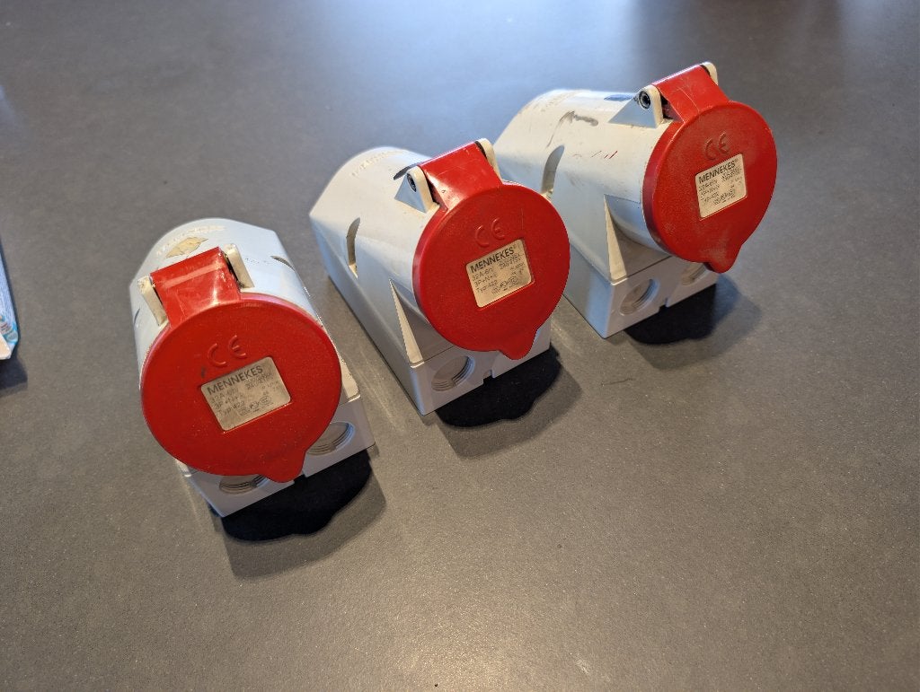 3 x Prise femelle Mennekes-Cee 32A 5PÔLES 6H 400V, Enlèvement ou Envoi, Utilisé, Interrupteur