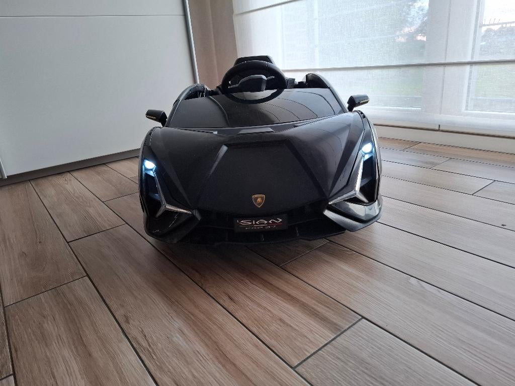 elektrische auto lamborghini, Kinderen en Baby's, Speelgoed |Speelgoedvoertuigen, Ophalen, Zo goed als nieuw, Afstandsbediening