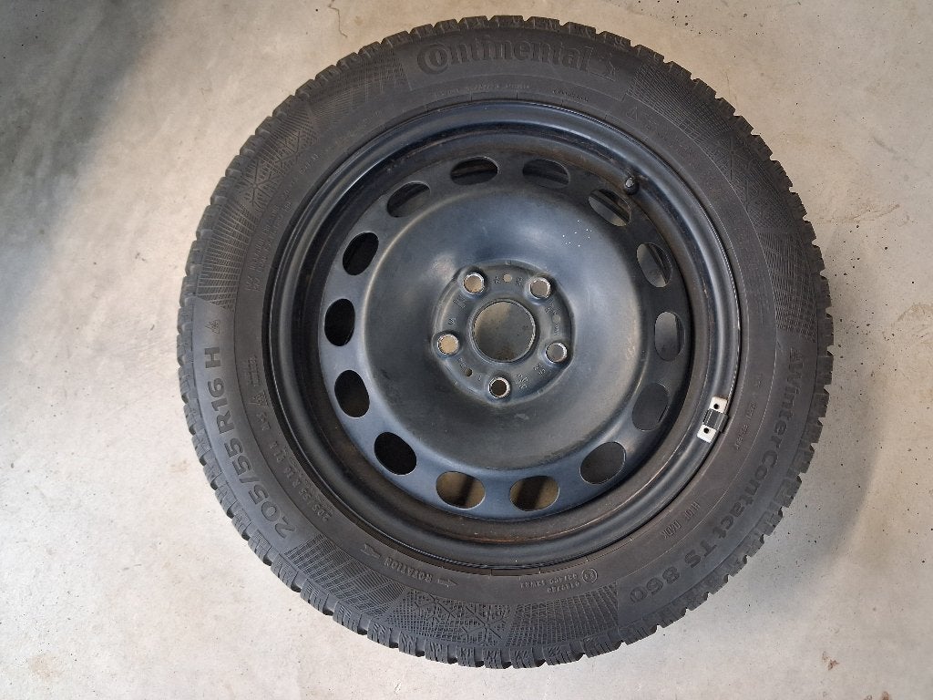 vw set 4x pneus hiver sur jantes continental 205 55 16, Autos : Pièces & Accessoires, Enlèvement, Pneus hiver, Pneu(s)