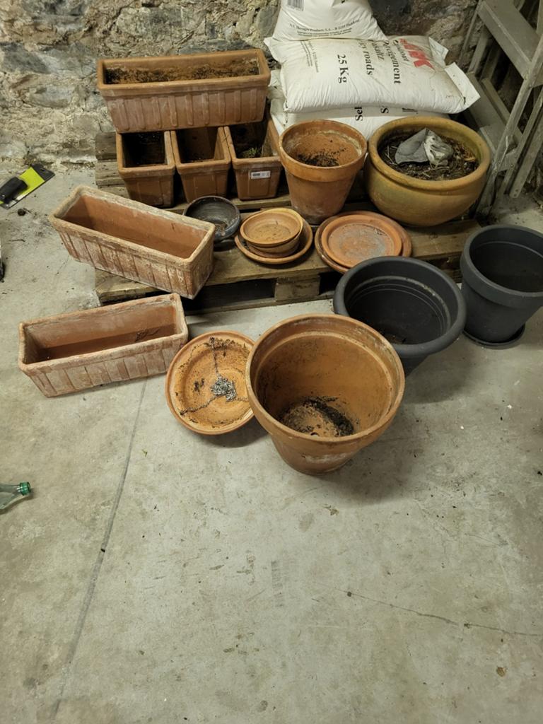 Pots en grès, Ophalen