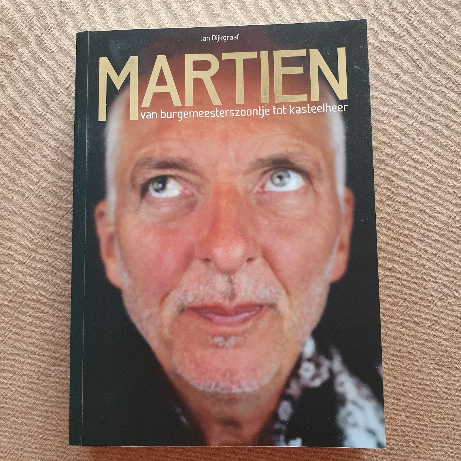 Biografie 'Martien van burgemeesterszoontje tot kasteelheer', Boeken, Ophalen, Zo goed als nieuw, Jan Dijkgraaf, Film, Tv en Media