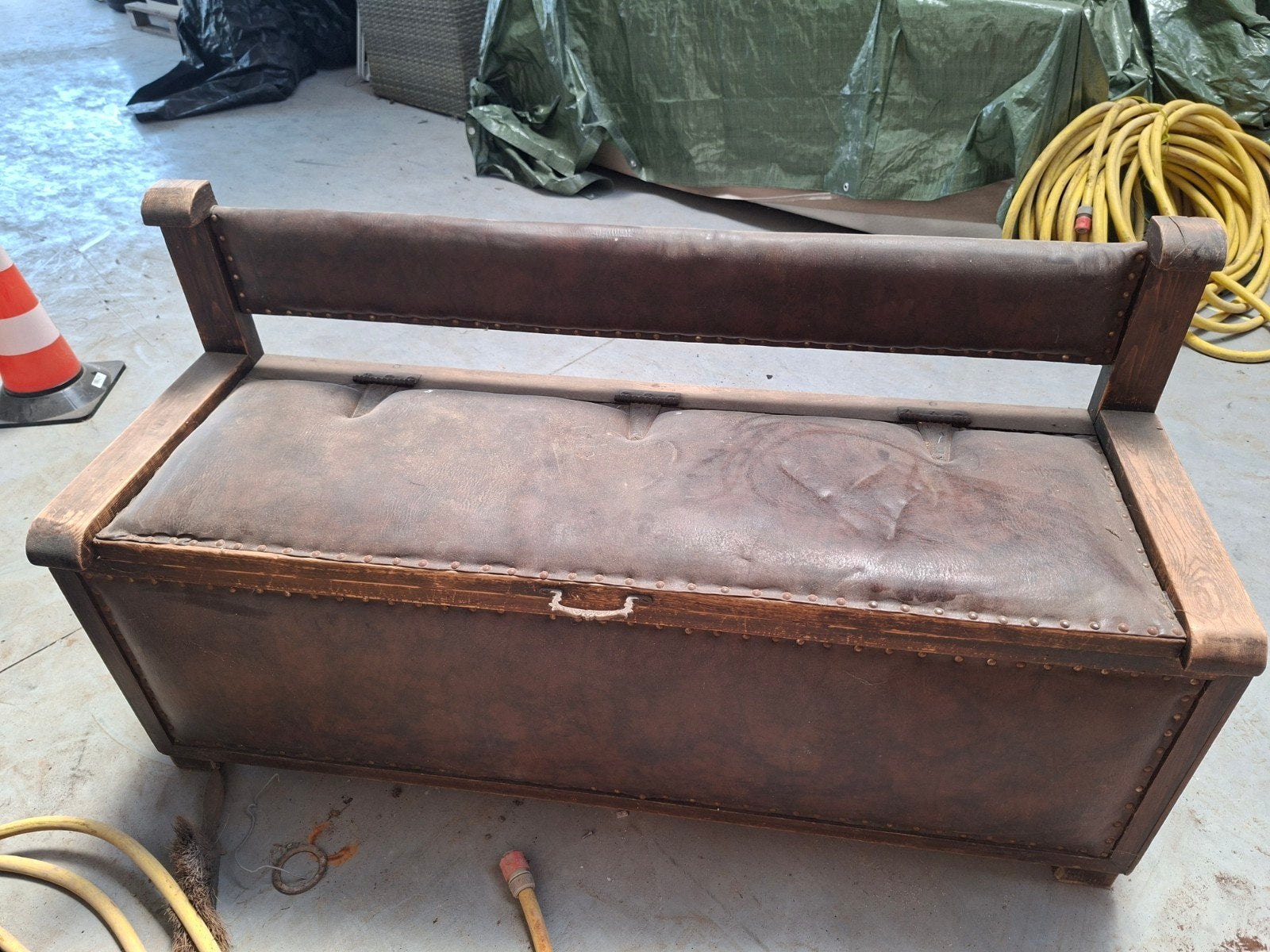 Gratis houten bankje met leder, Enlèvement