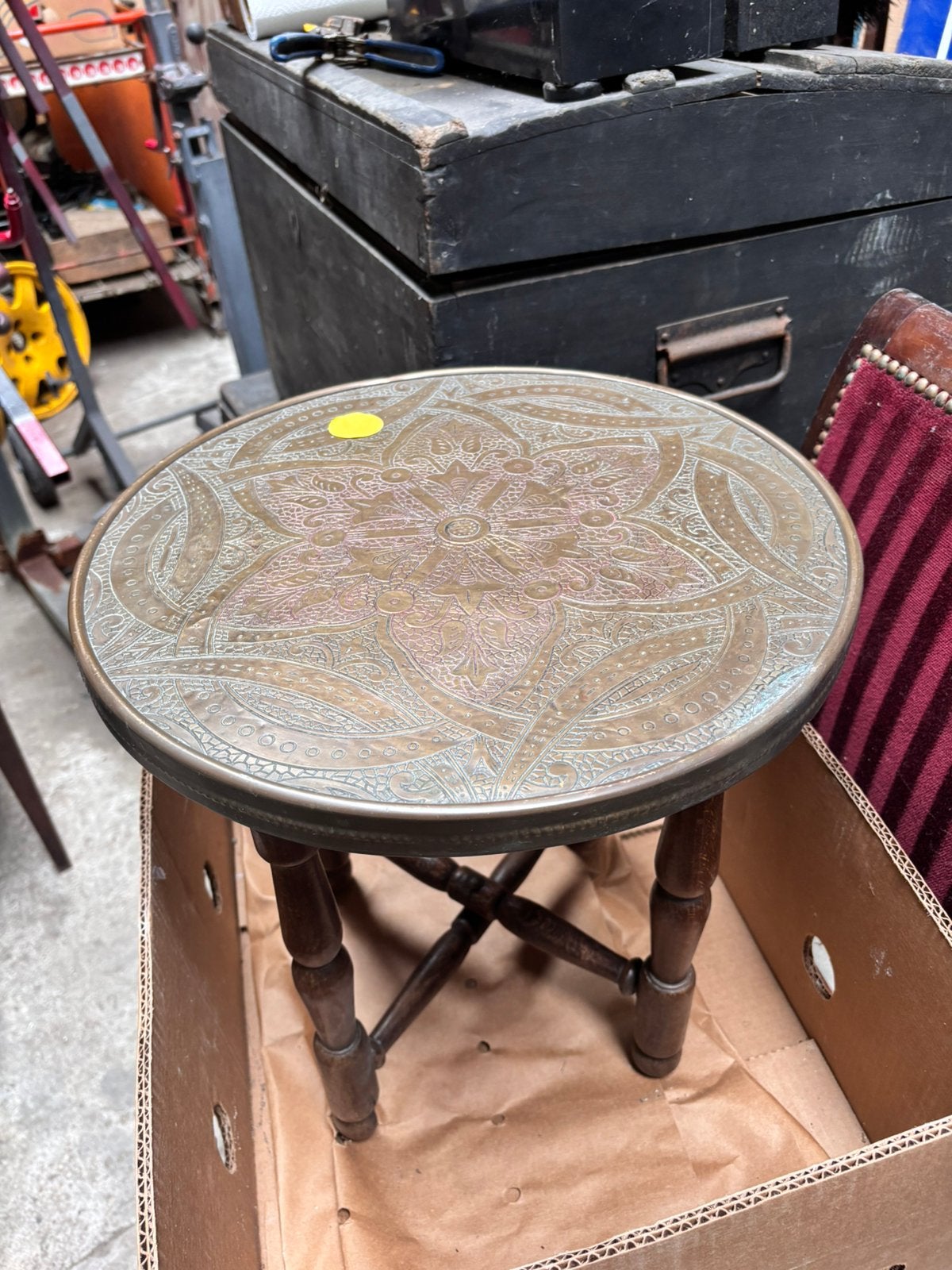 Table d'appoint en bon état, Enlèvement ou Envoi