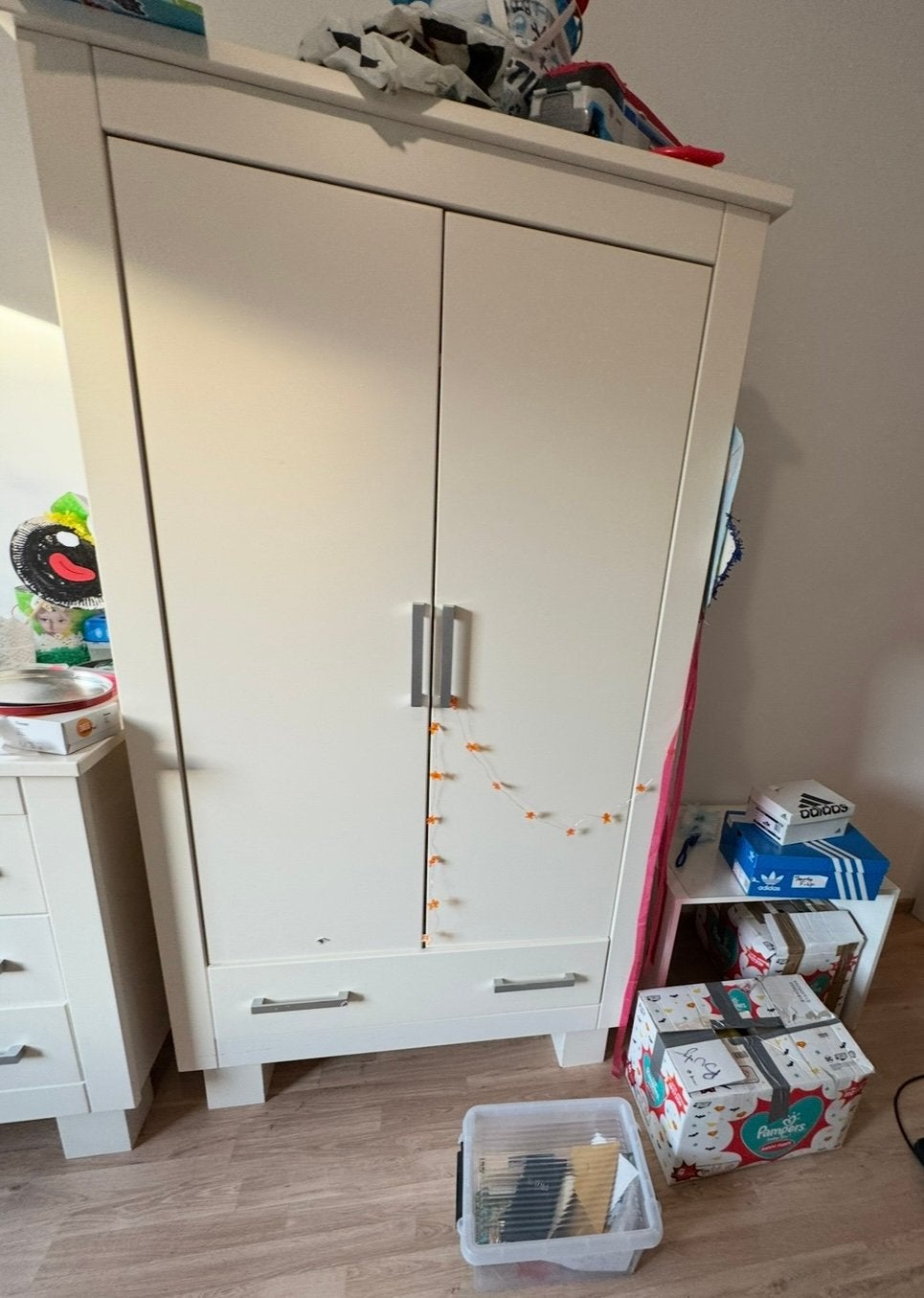 Armoire blanche robuste à deux portes avec tiroir, Enlèvement, Comme neuf, Commode