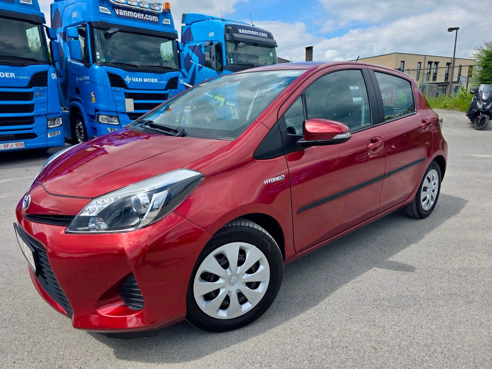 Toyota Yaris/Hybride/essence/2013/61000km, Autos, Rouge, Euro 5, Achat, https://public.car-pass.be/vhr/bf92be12-61fd-4faa-b514-23fadfff0971