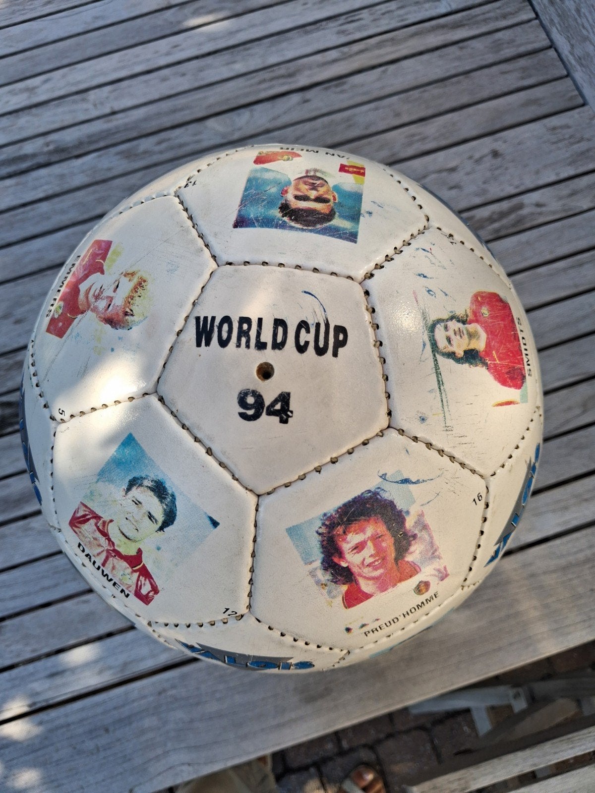 Ballon de football de collection vintage de la Coupe du mond, Enlèvement