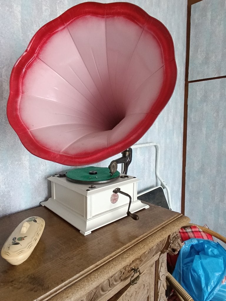 Gramophone à pavillon decoratif, Ophalen