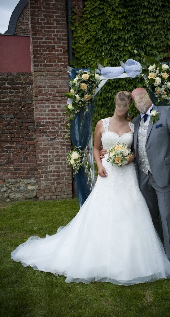 Magnifique robe de mariée, Vêtements | Femmes, Vêtements de mariage & Accessoires de mariage, Enlèvement, Porté, Autres couleurs
