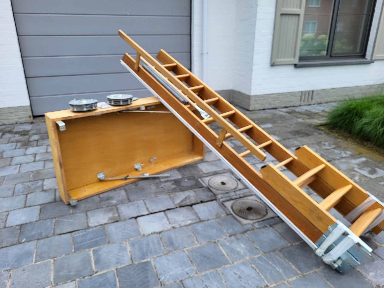 Uitschuifbare zoldertrap, Ophalen, Trap