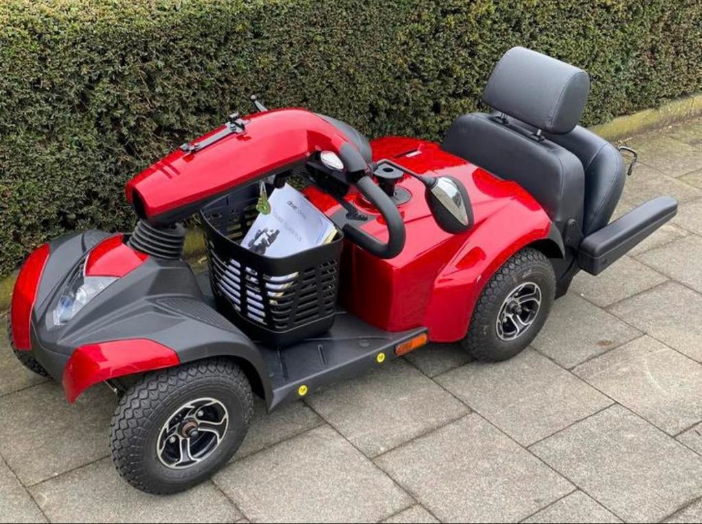 ALS NIEUWSTD Scootmobiel 4W Rode luxueuze Invalide scooter, Diversen, Ophalen of Verzenden, Inklapbaar, Zo goed als nieuw, Elektrische rolstoel