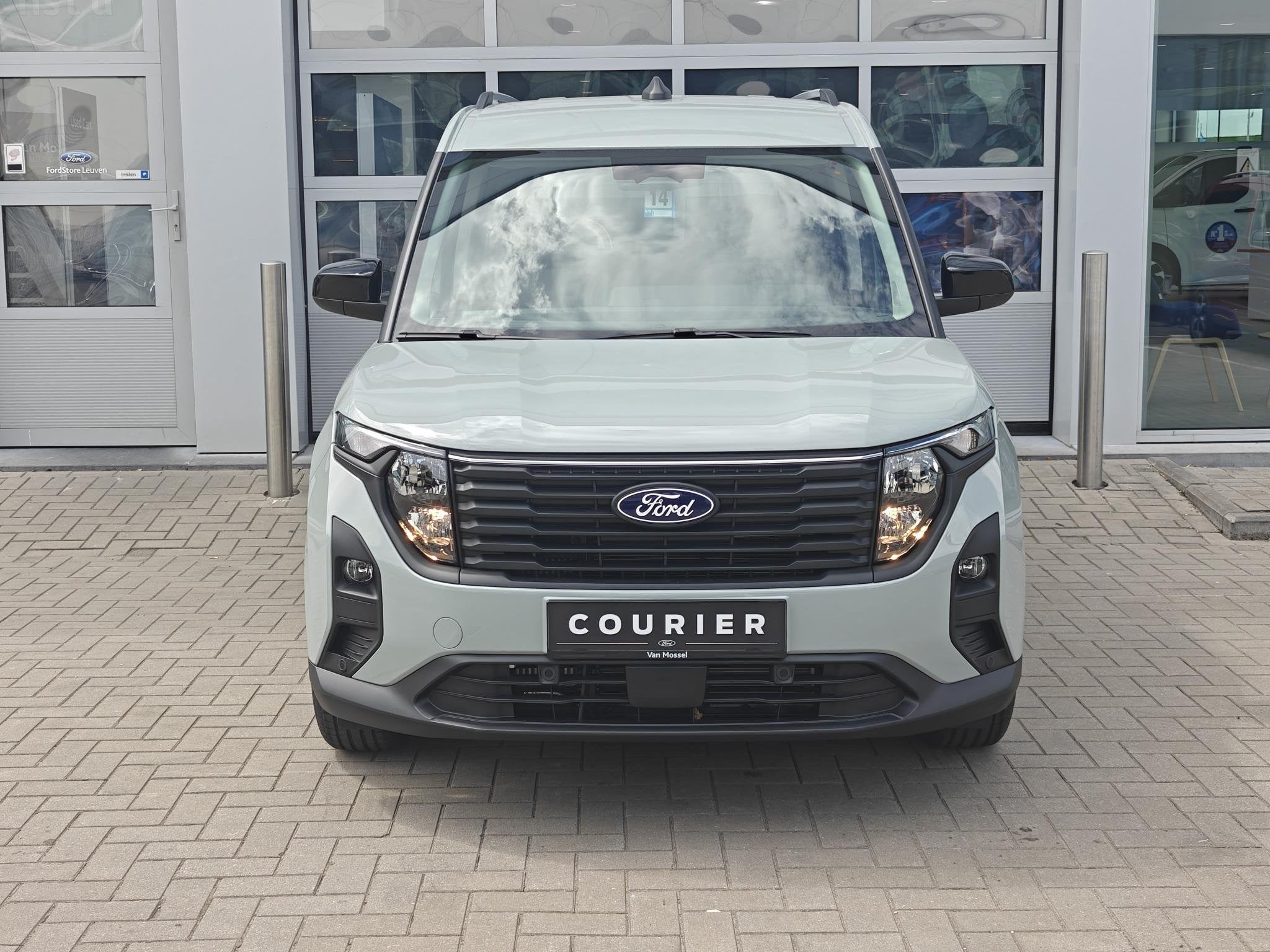 Ford Tourneo Courier Titanium Automaat|Camera|Adaptive Cruis, Bedrijf, 5 zetels, Automatische klimaatregeling, 1000 cc